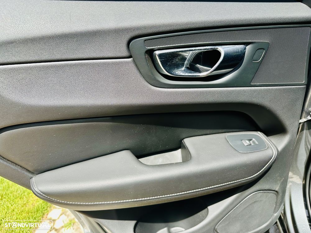 Volvo XC 60 2.0 D4 R-Design AWD - 21