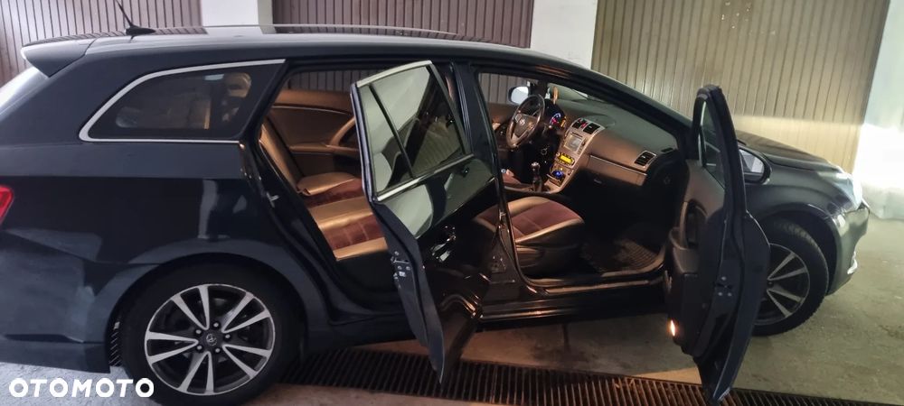 Toyota Avensis 2.0 D-4D Premium - 15
