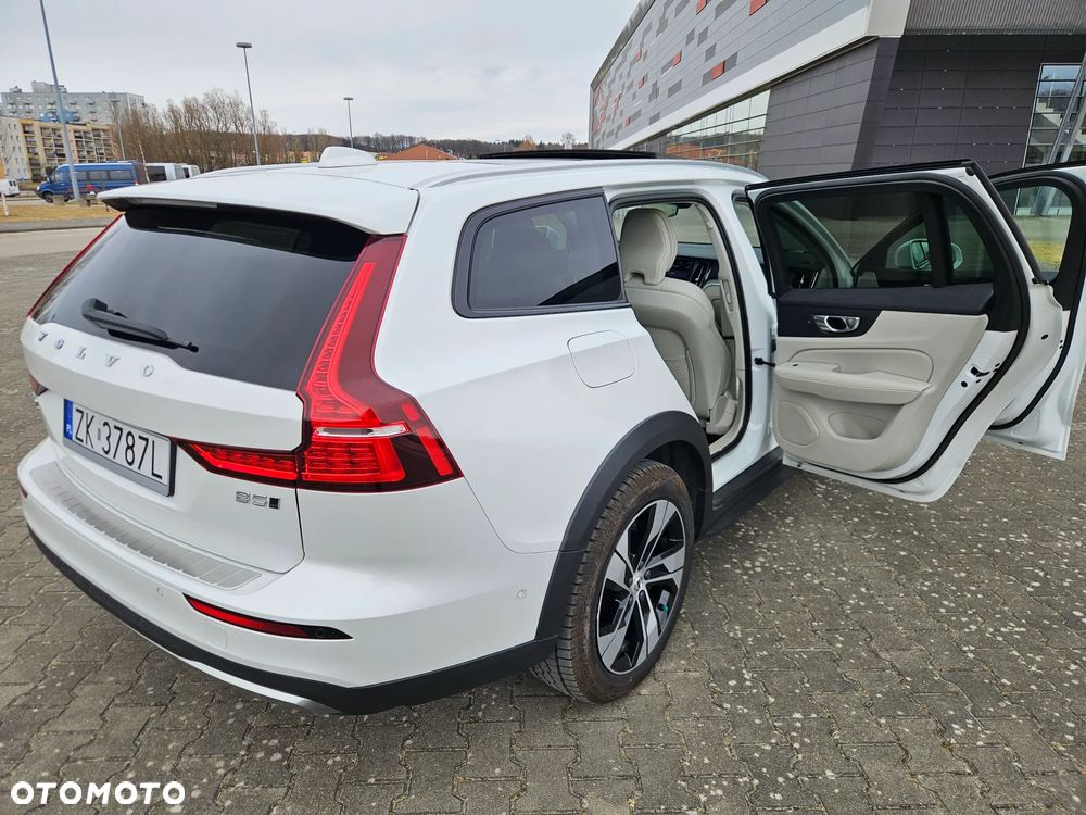 Volvo V60 Cross Country B5 B AWD Plus - 14