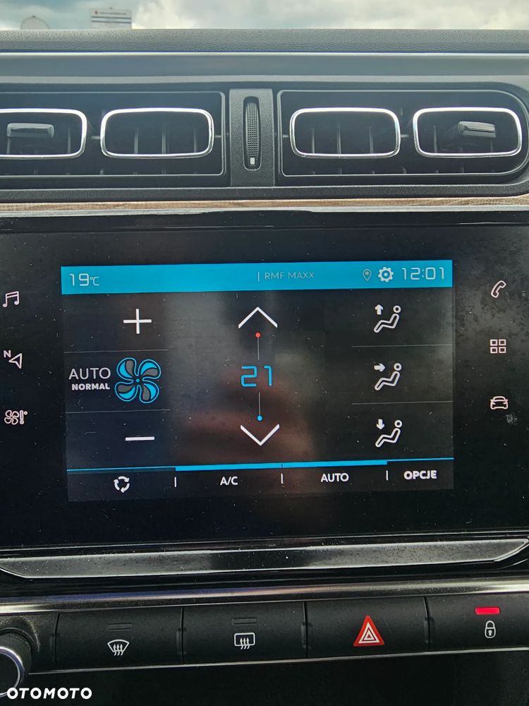 Citroën C3 1.2 PureTech Shine EAT6 - 24