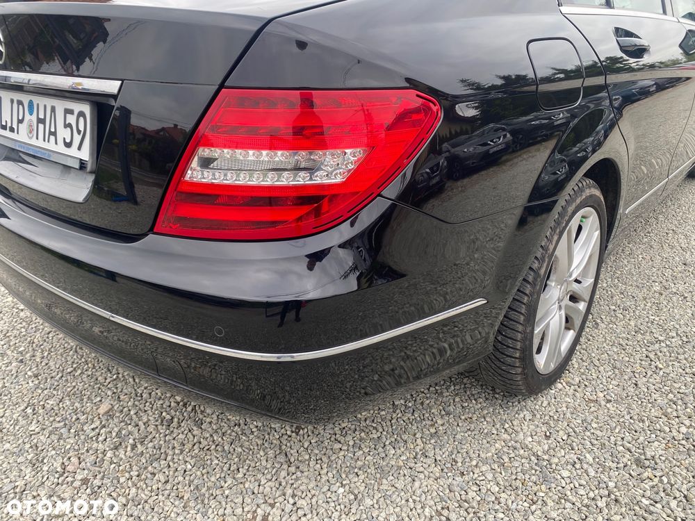 Mercedes-Benz Klasa C 180 CGI Automatik BlueEFFICIENCY Avantgarde - 12