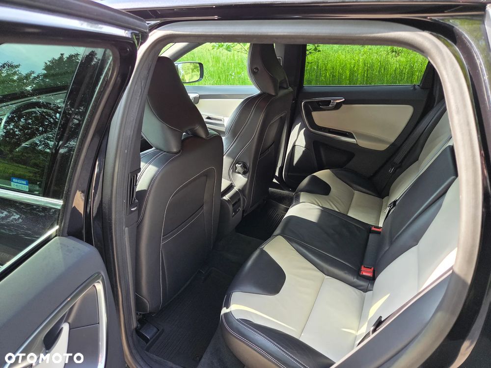 Volvo XC 60 D5 AWD Summum - 8