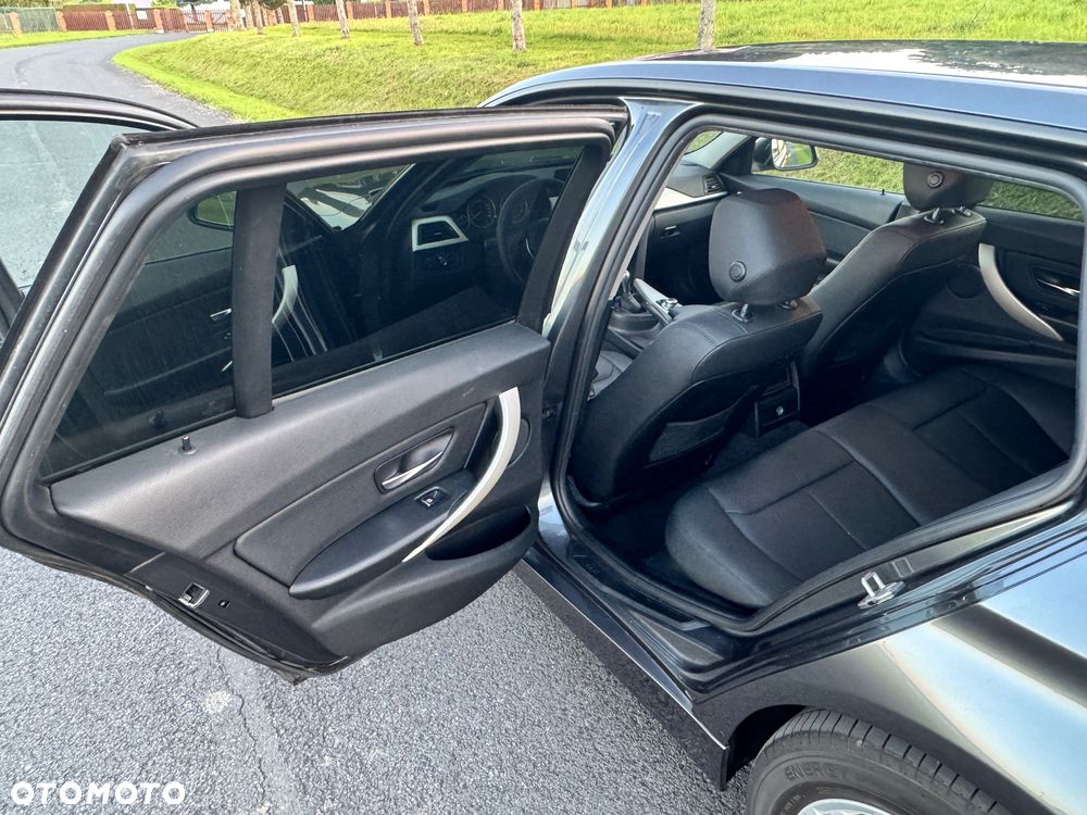 BMW Seria 3 318d Touring Luxury Line - 19