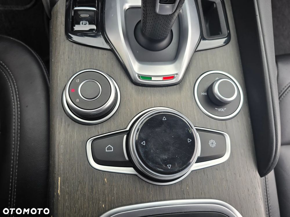 Alfa Romeo Giulia - 35