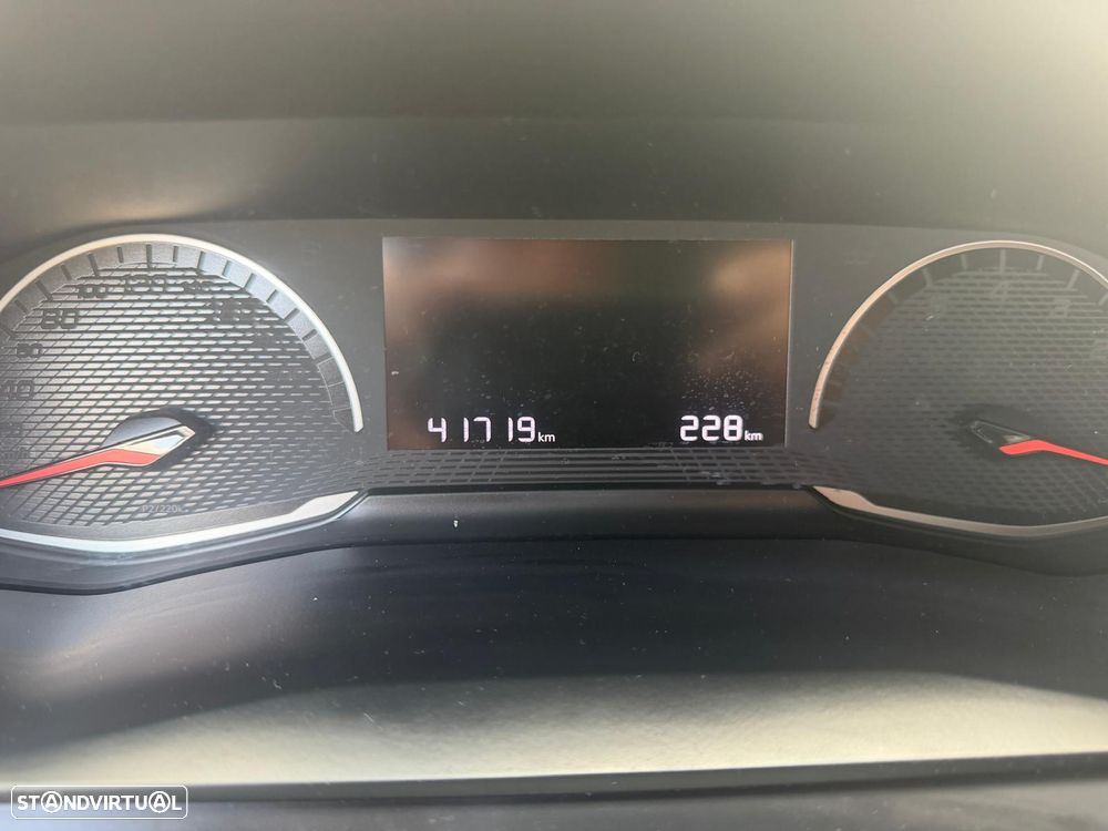 Peugeot 208 - 12