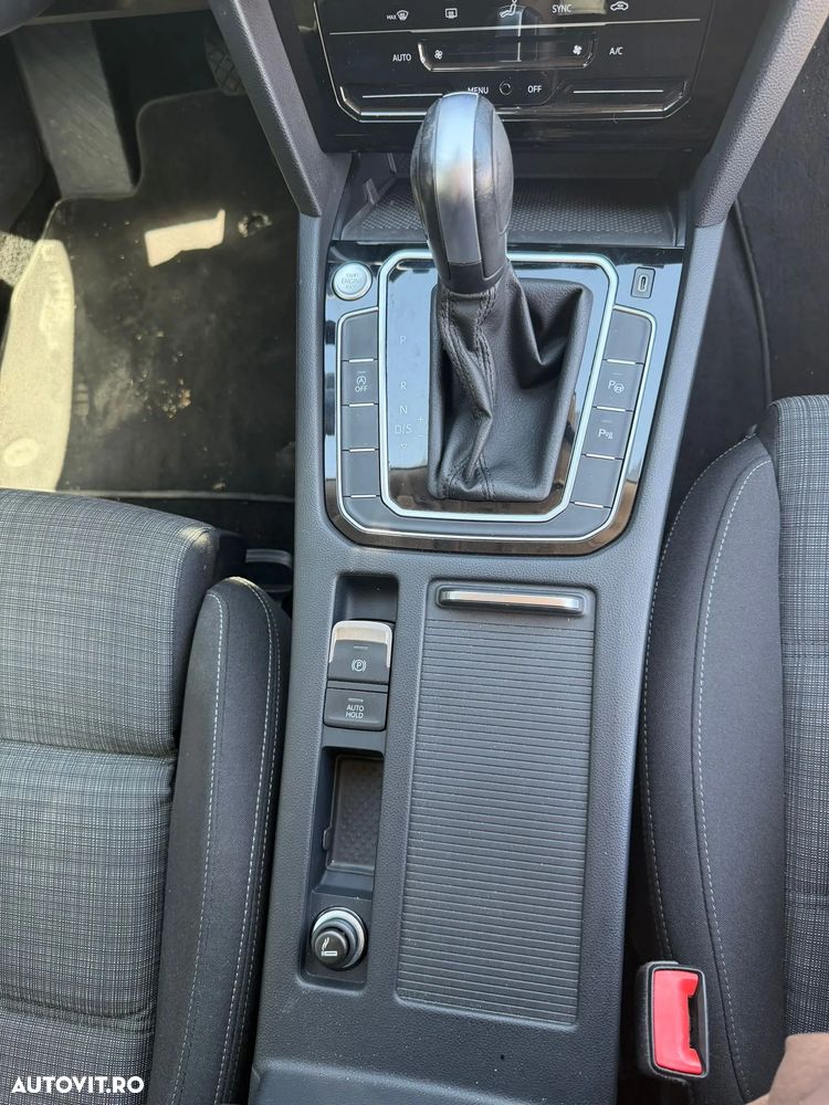 Volkswagen Passat 2.0 TDI SCR DSG Comfortline - 10