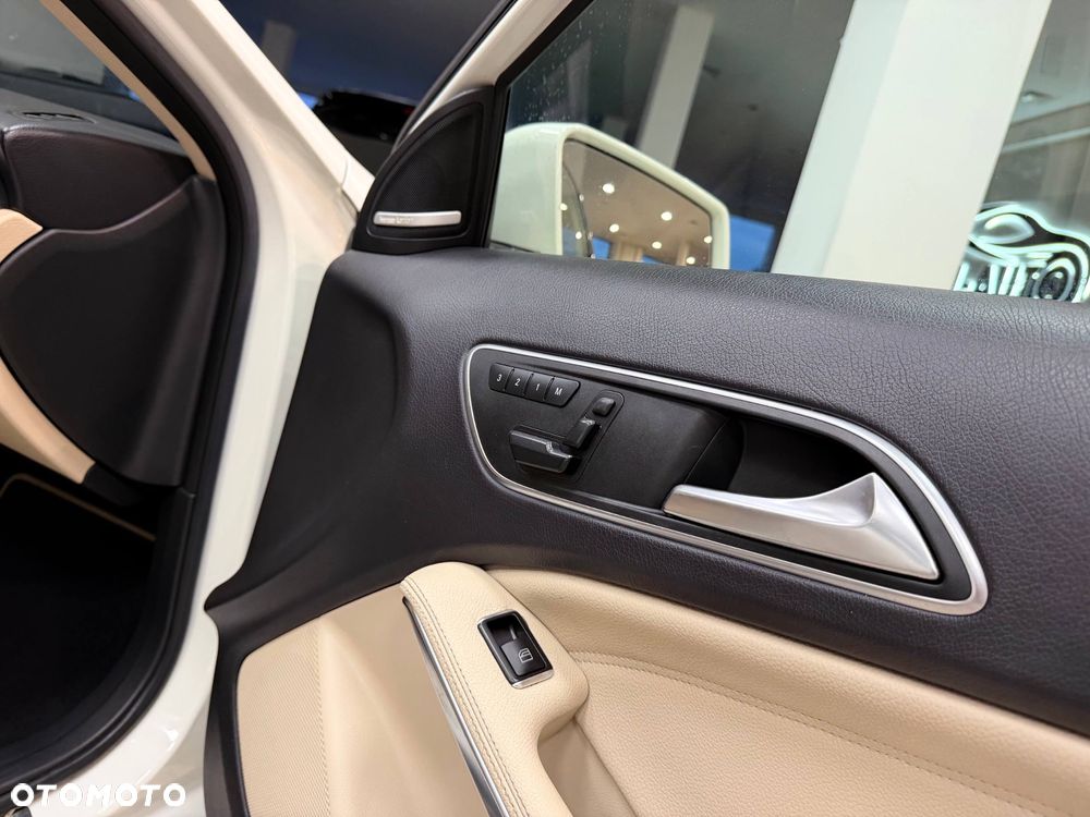 Mercedes-Benz GLA 250 7G-DCT SCORE - 23