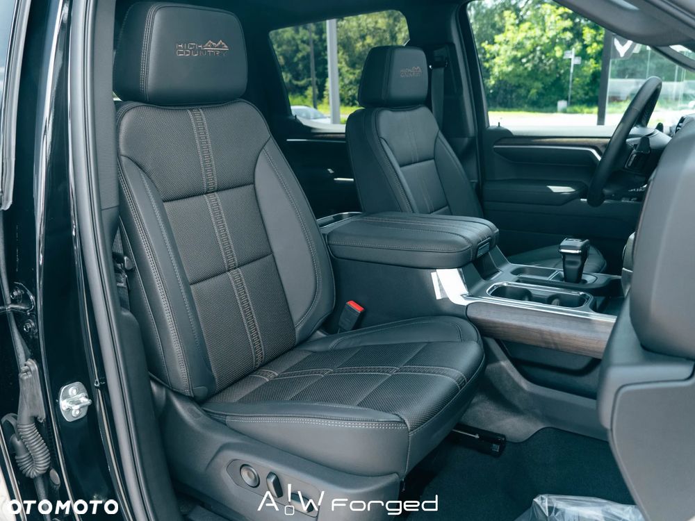 Chevrolet Silverado - 33