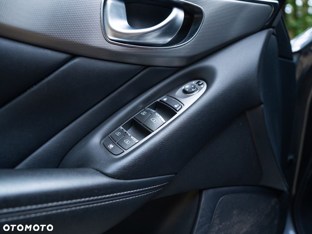 Infiniti Q50 2.0t Premium Tech - 9