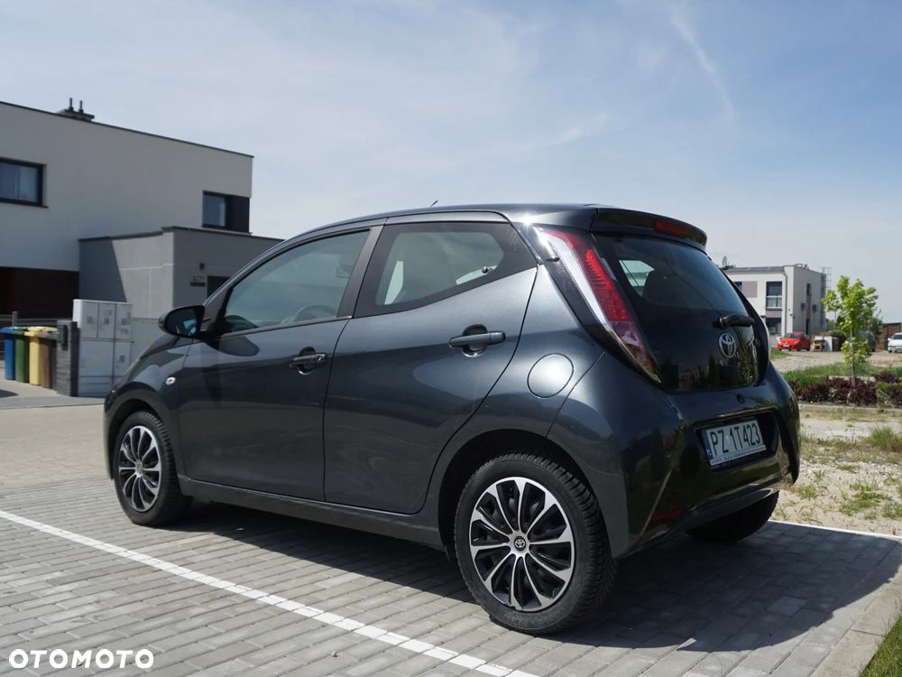 Toyota Aygo x-play touch - 4