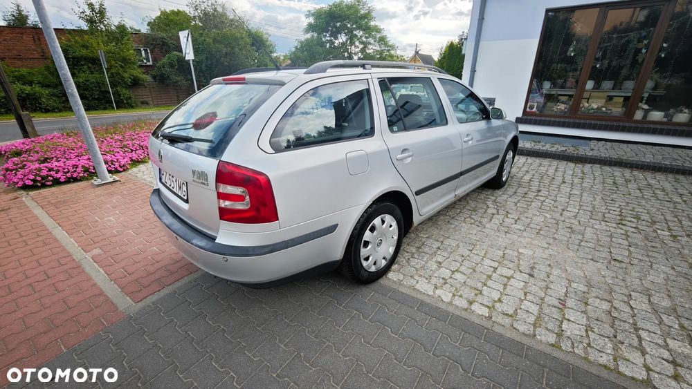 Skoda Octavia 1.6 FSI Ambiente - 5