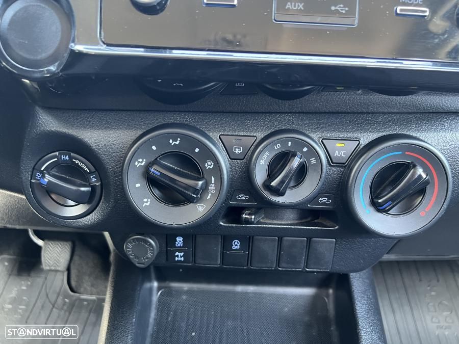 Toyota Hilux 2.4 D-4D 4WD CD CM - 33