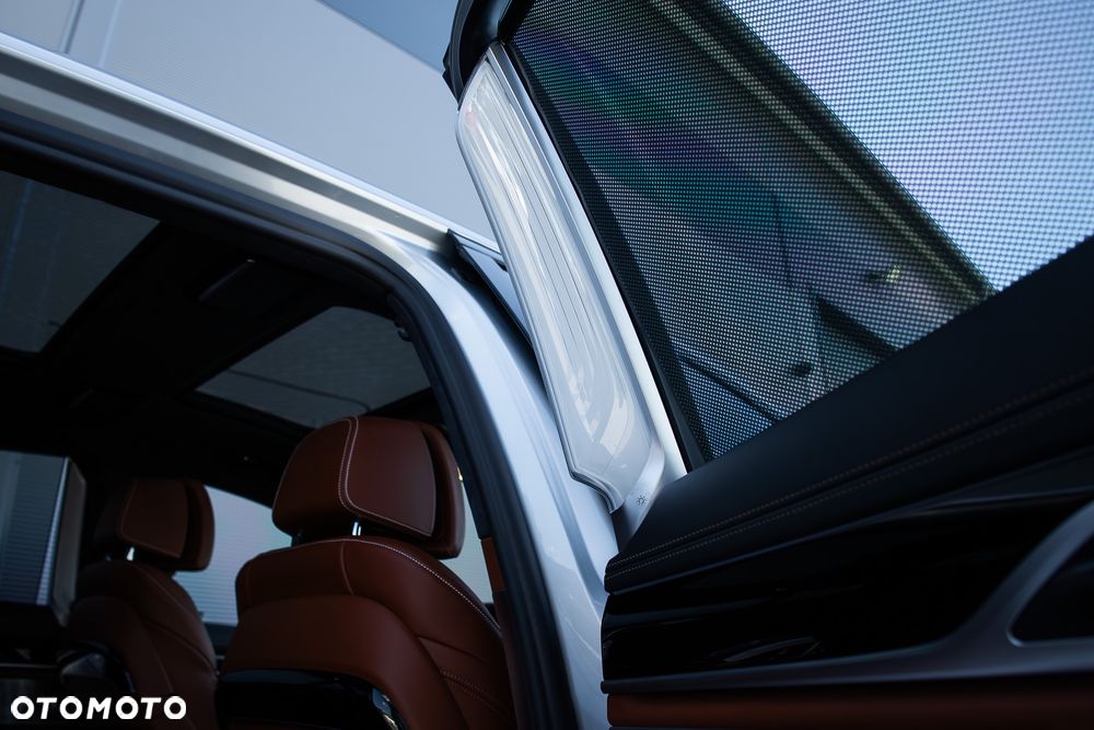 BMW Seria 7 M760Li xDrive - 30