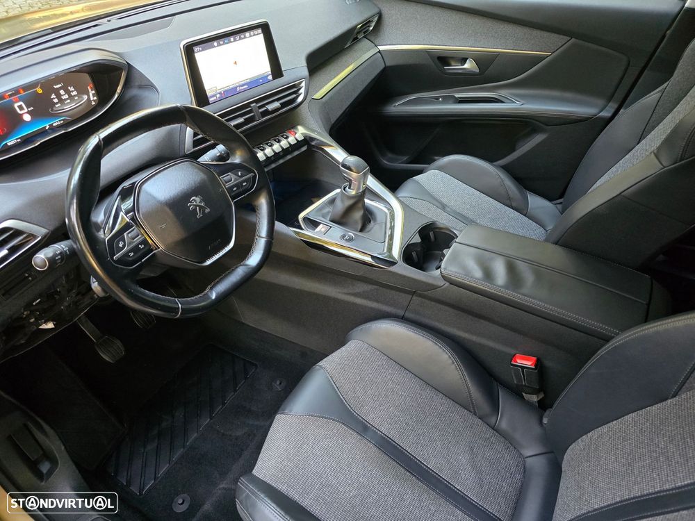 Peugeot 3008 1.2 PureTech Allure - 21