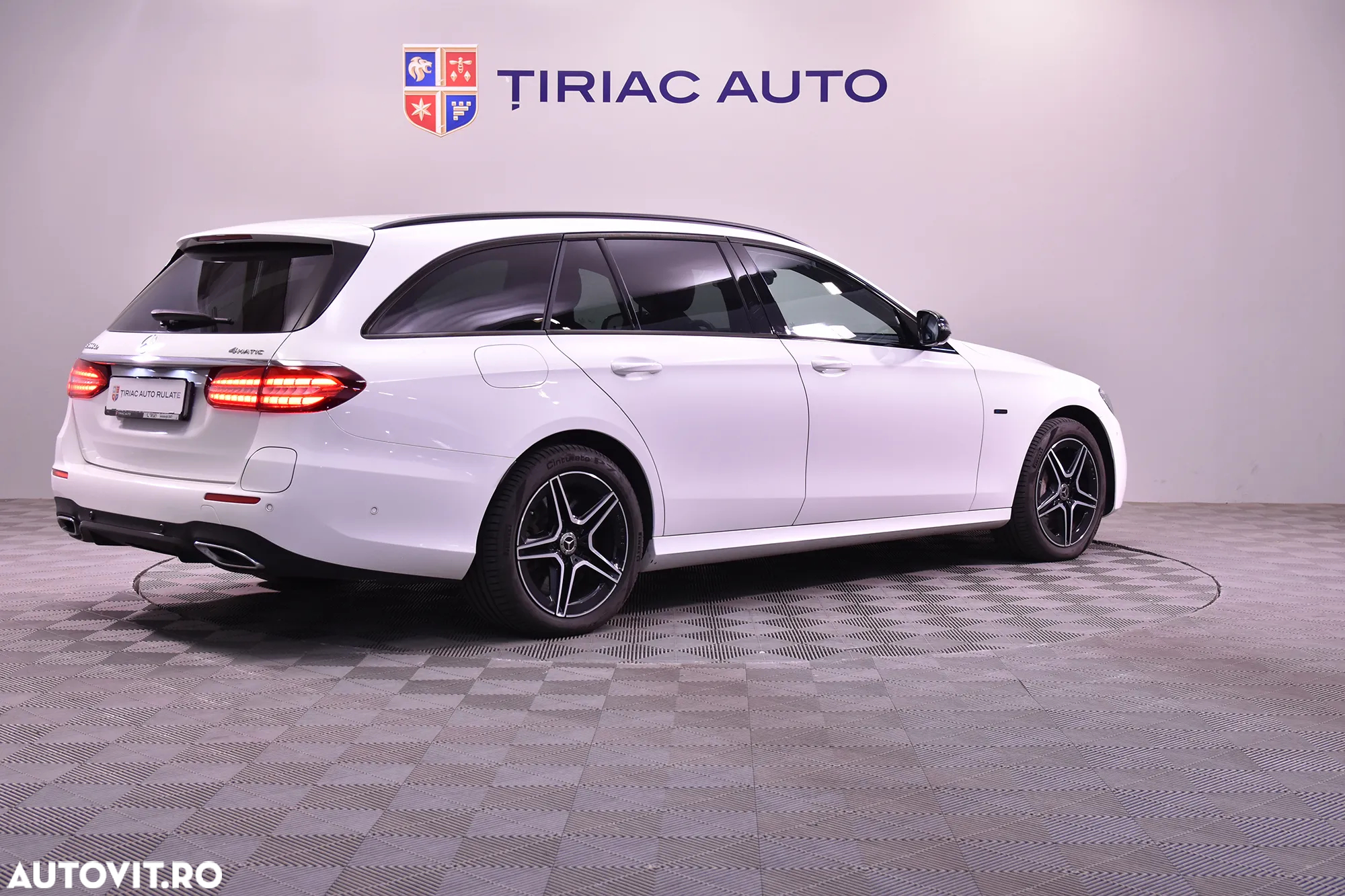 Mercedes-Benz E 300 de 4Matic T 9G-TRONIC AMG Line - 5