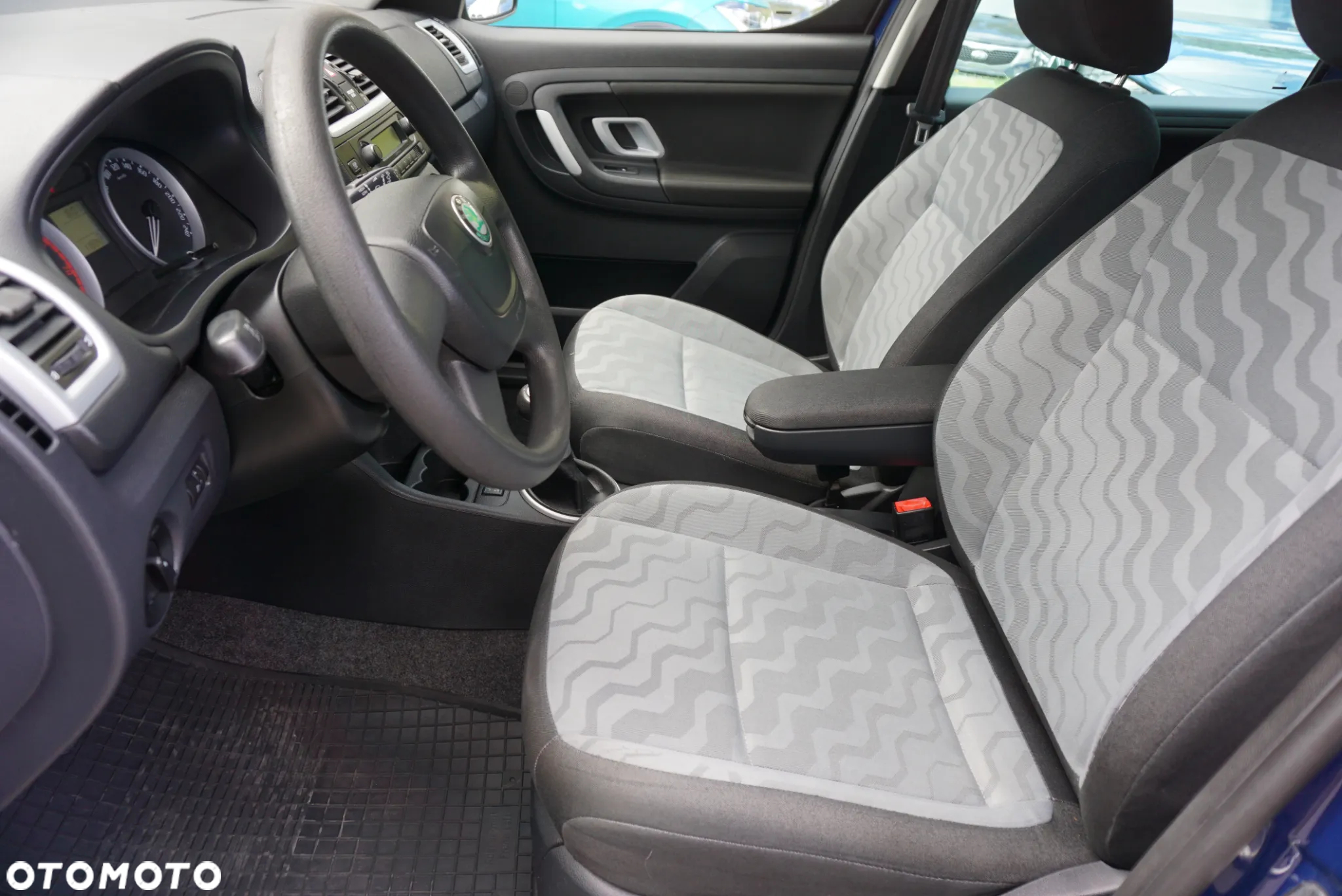 Skoda Roomster 1.2 12V HTP PLUS EDITION - 8