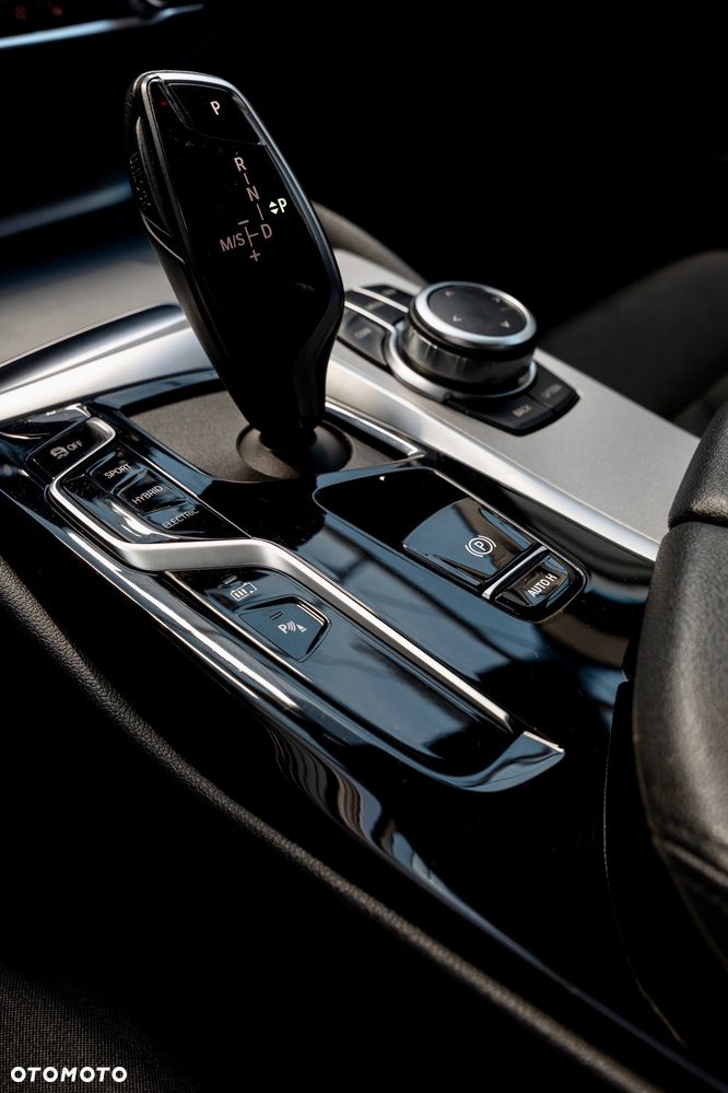 BMW Seria 5 530e xDrive Luxury Line sport - 34