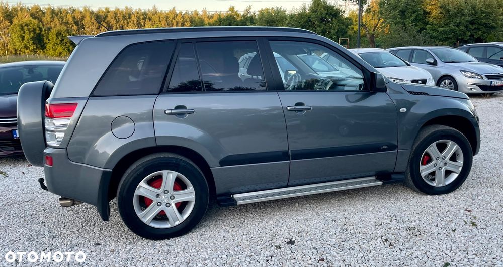 Suzuki Grand Vitara 2.0 Club Family - 28