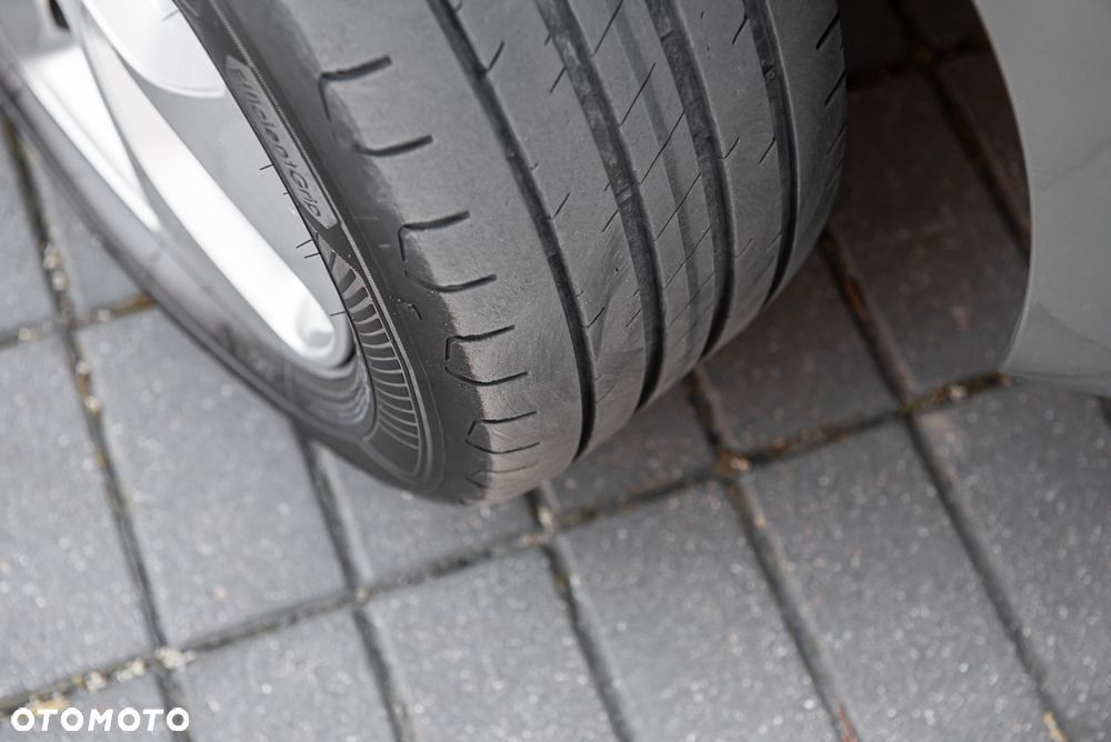 Kia Carens 1.7 CRDi M 7os - 31