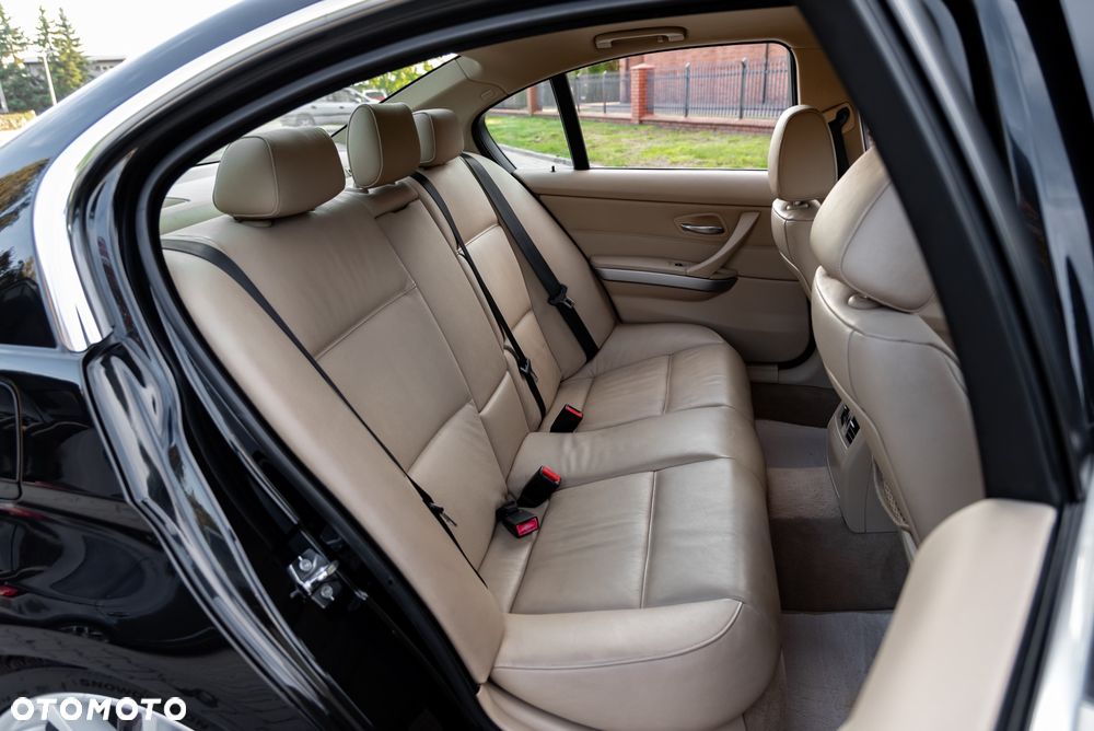 BMW Seria 3 325i - 22