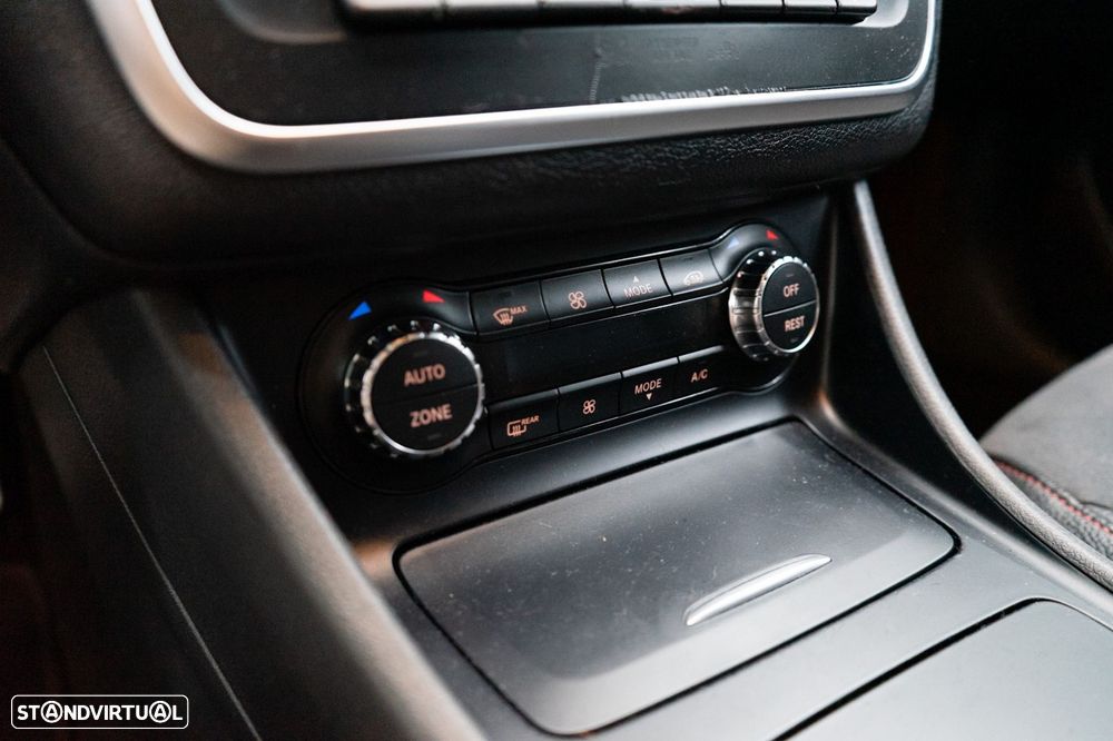 Mercedes-Benz GLA 220 d AMG Line - 32