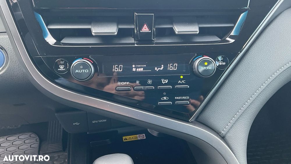 Toyota Camry 2.5 Exclusive - 28