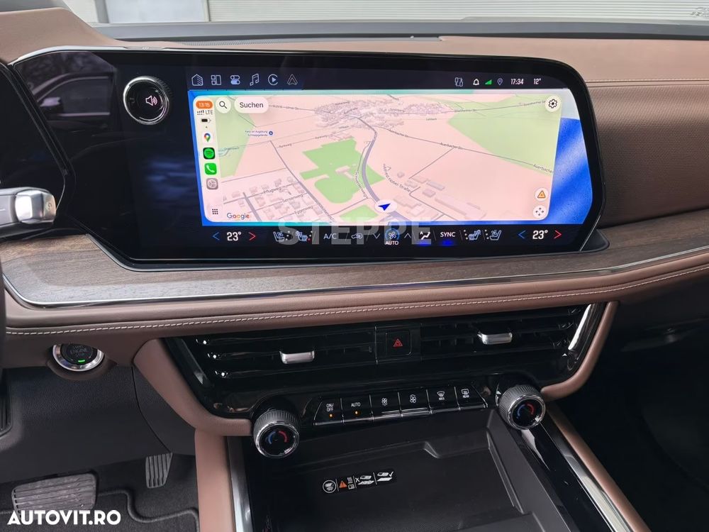 Chevrolet Suburban - 22