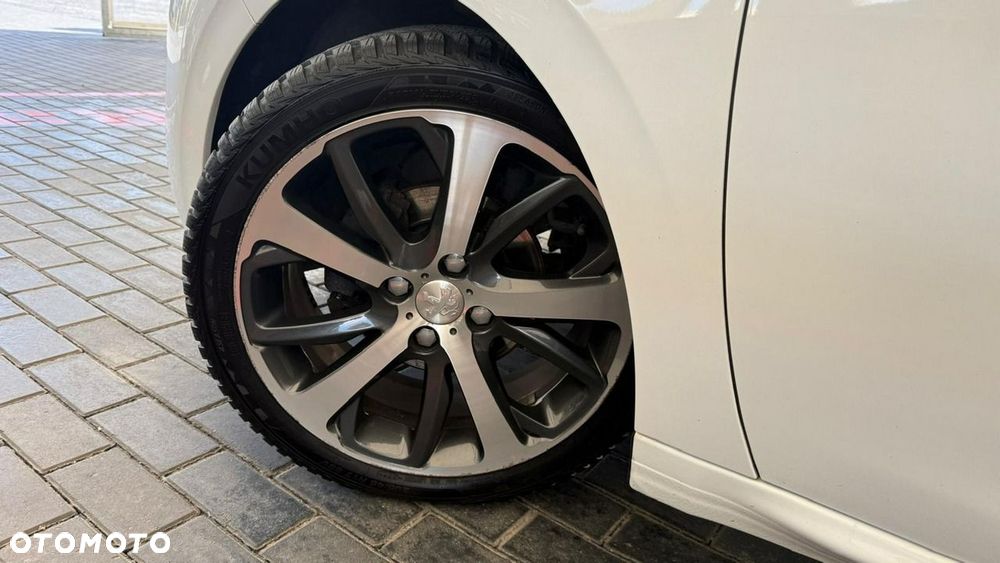 Peugeot 208 - 16