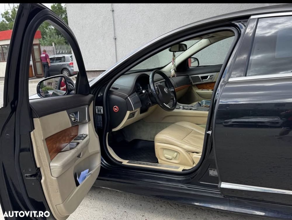 Jaguar XF 3.0D Luxury Aut - 6