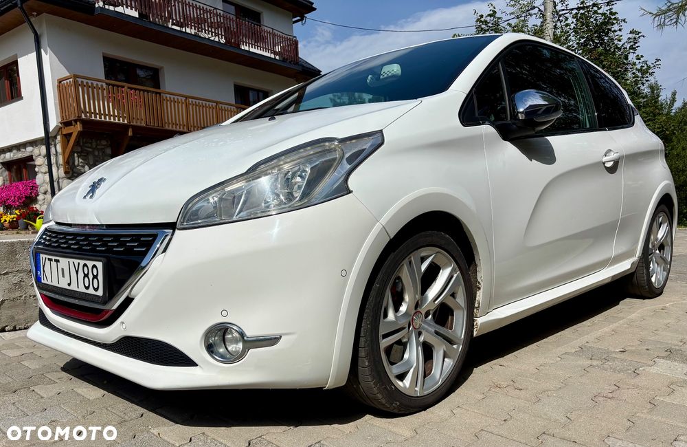 Peugeot 208 1.6 THP GTi - 11