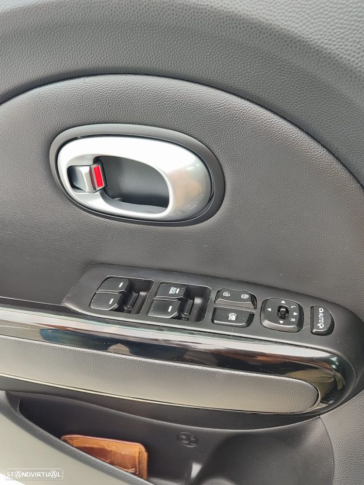 Kia Soul 1.6 CRDi TX - 17