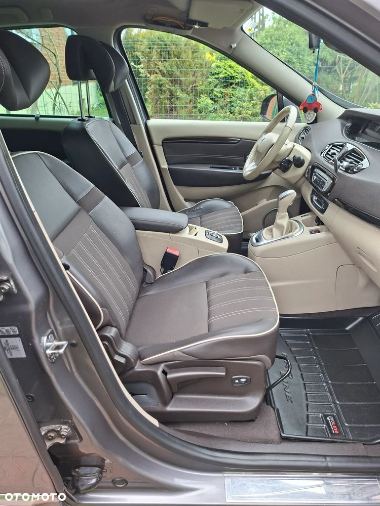Renault Scenic 2.0 16V Privilege CVT - 9