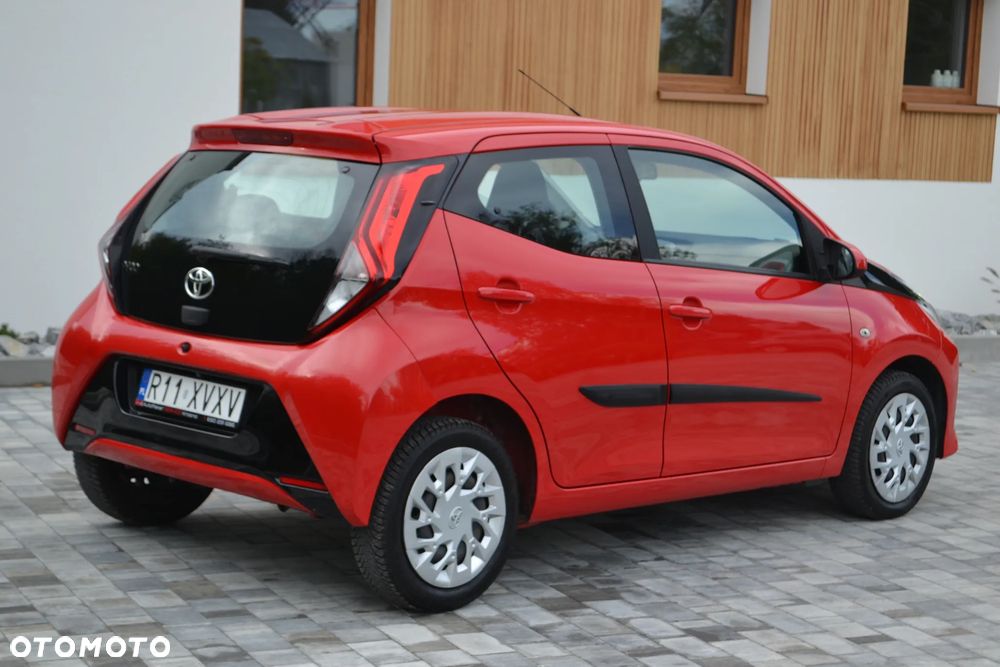 Toyota Aygo x.shift x-play connect - 2