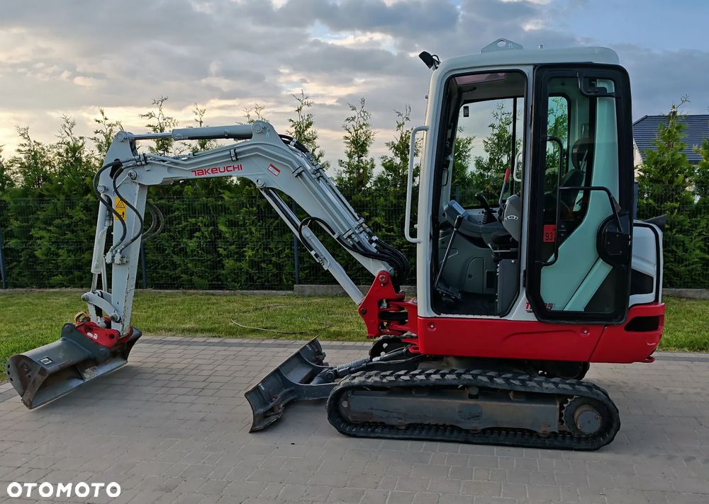Takeuchi TB225 - 1