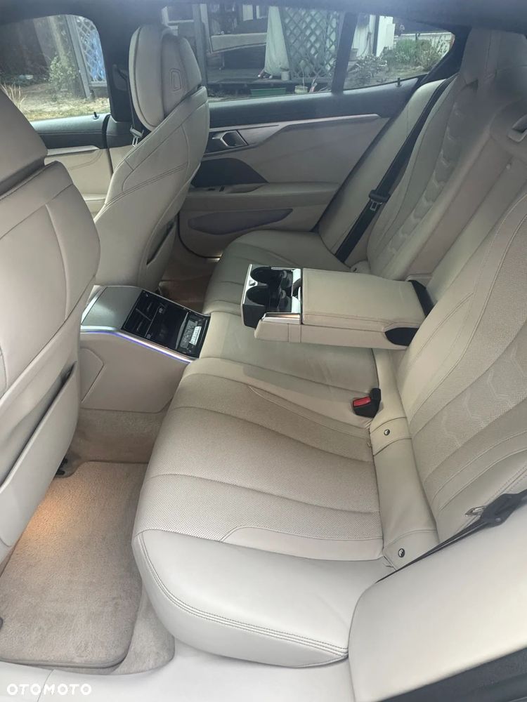 BMW Seria 8 - 13
