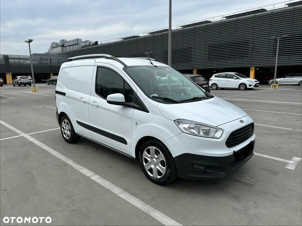 Ford Transit Courier - 13