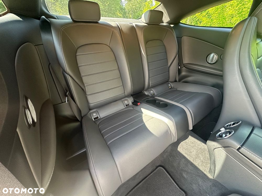 Mercedes-Benz Klasa C 300 9G-TRONIC - 18