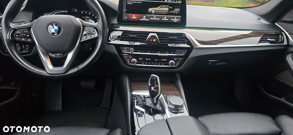BMW Seria 5 530i xDrive M Sport Edition - 23