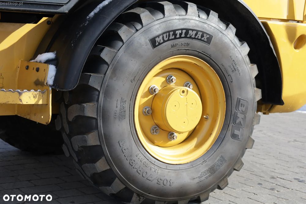 Caterpillar CAT 906M - 27