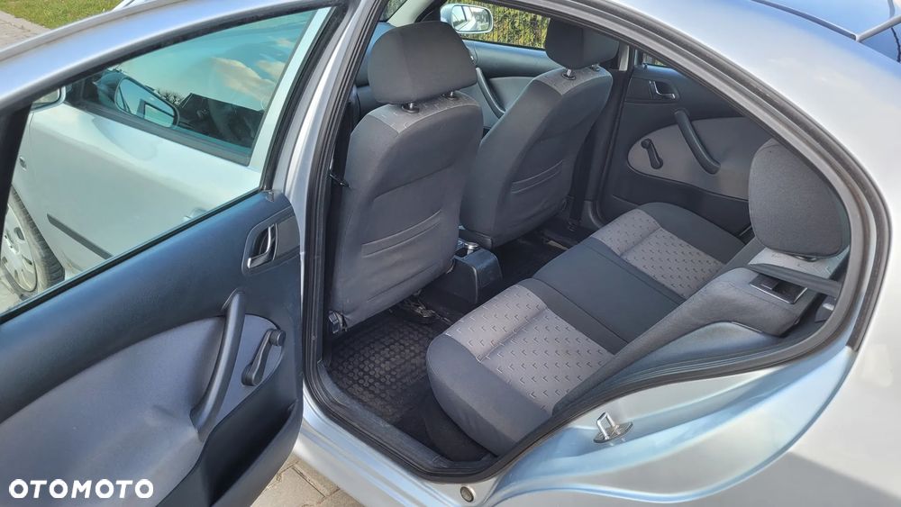 Skoda Octavia 1.6 Tour - 10