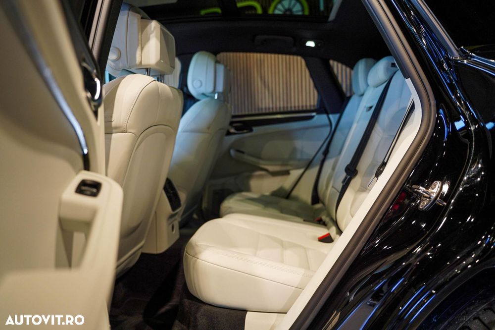 Porsche Macan - 24
