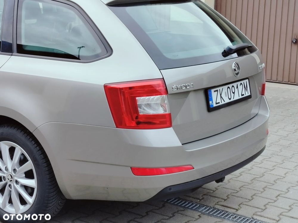 Skoda Octavia 1.6 TDI DPF DSG Active - 10