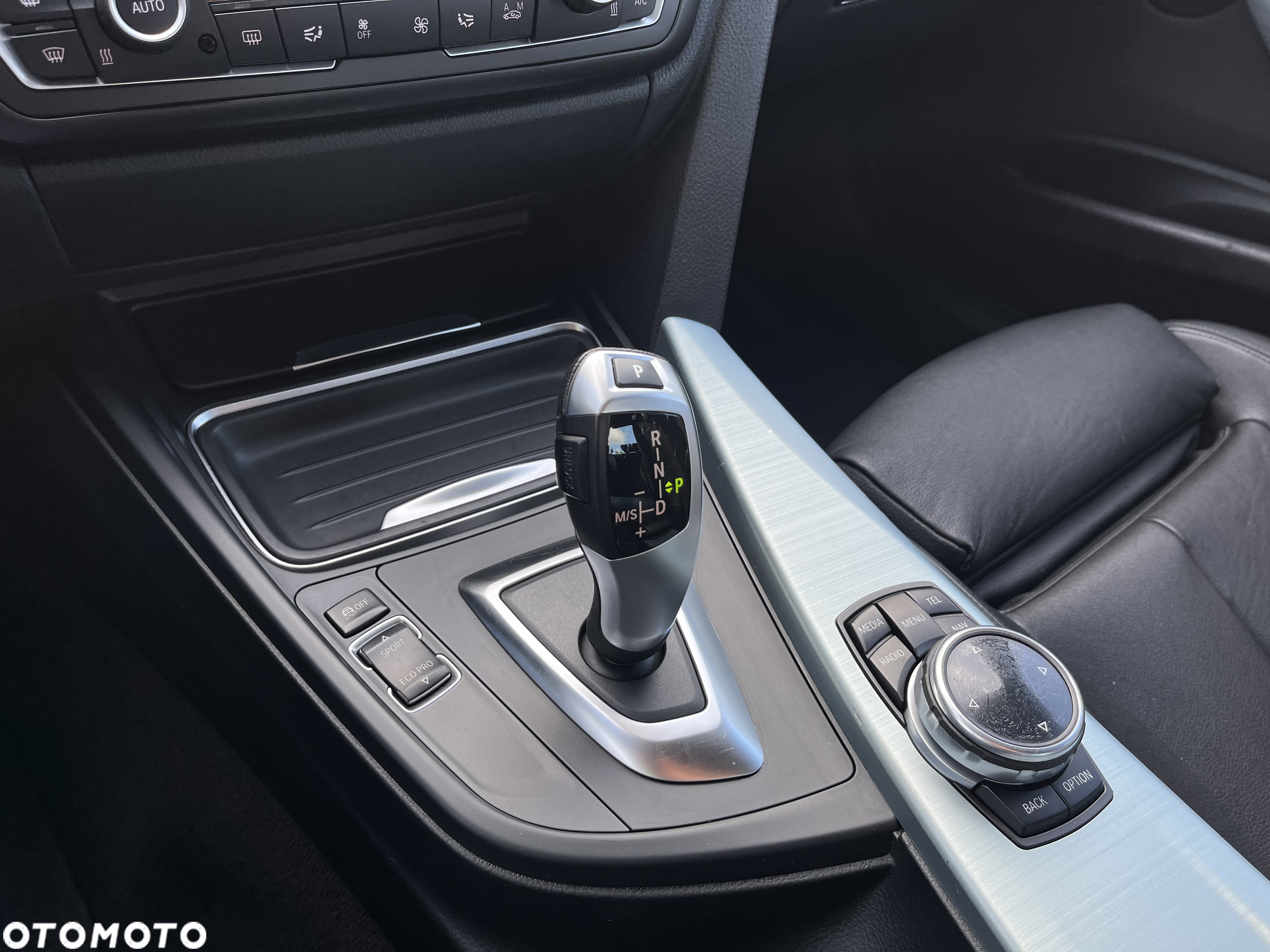 BMW Seria 3 318d Touring Sport Line - 26