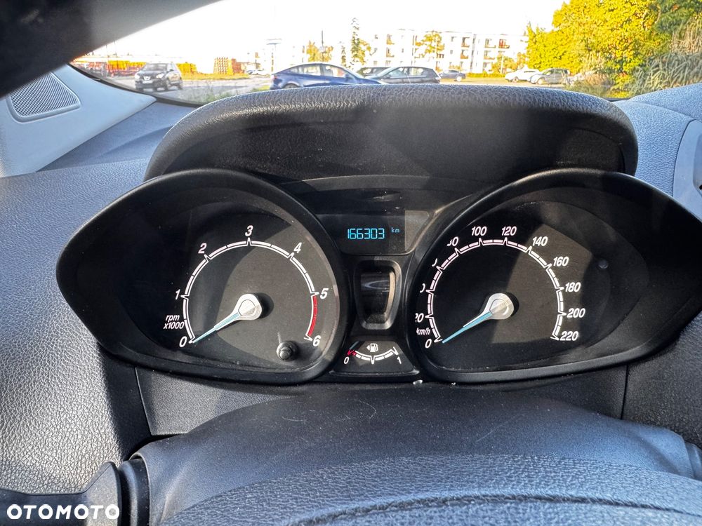 Ford Transit Courier - 16