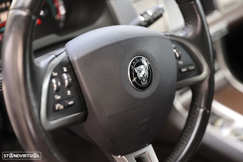 Jaguar XF 2.2 D Premium Luxury - 14
