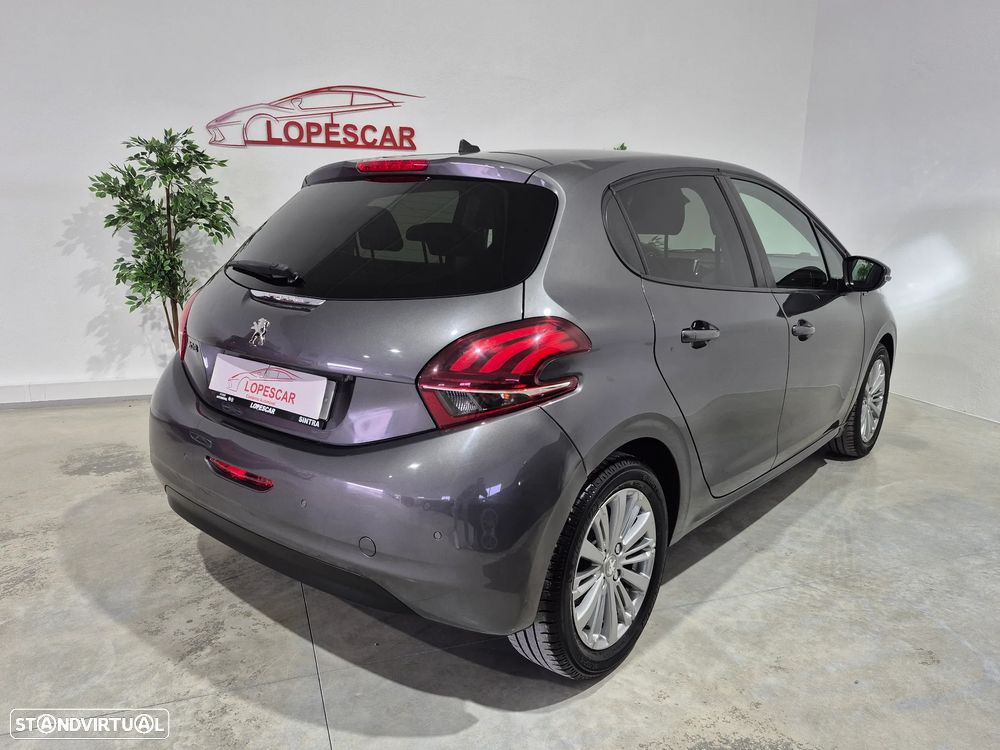 Peugeot 208 1.2 PureTech Signature - 4
