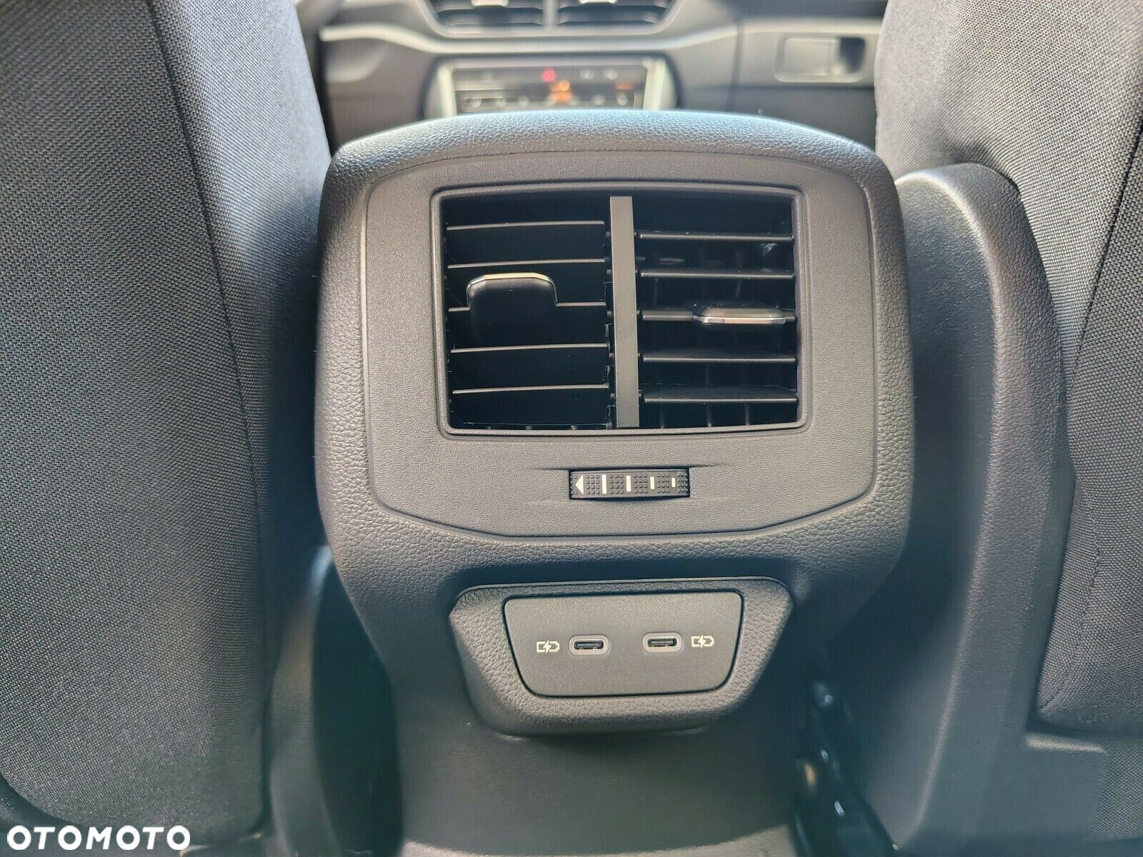 Volkswagen T-Roc - 19
