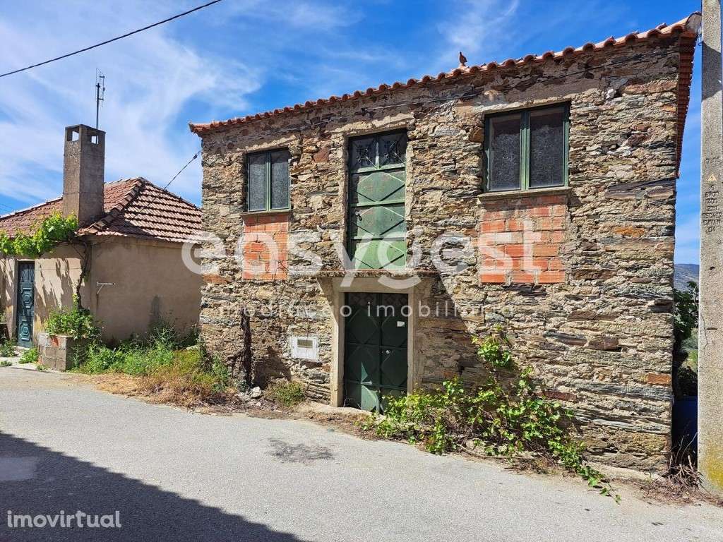 Moradia para recuperar na aldeia de Nozelos, Torre de Moncorvo. - Grande imagem: 2/19