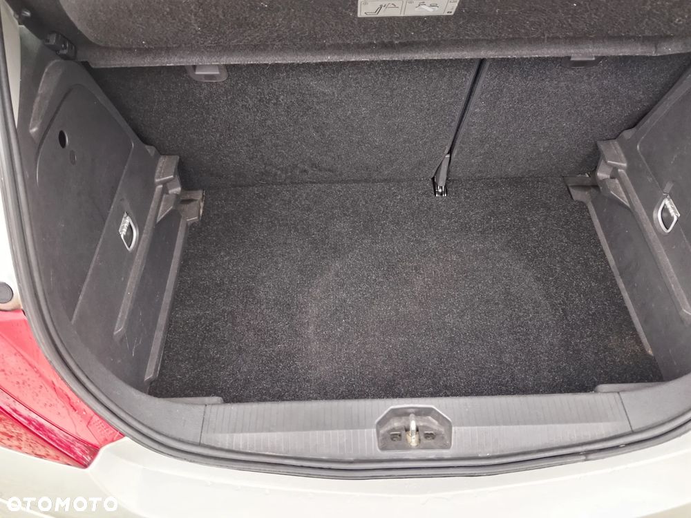 Opel Corsa 2010 photo 4