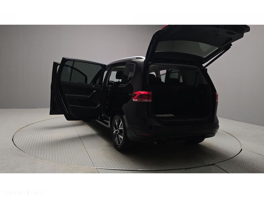 Volkswagen Touran - 15